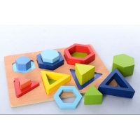 Дерев'яна іграшка Геометрика рамка вкладиш MD2830