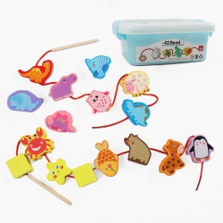 Дерев’яна шнурівка С 74439 (36) 42 фігурки тварин, декілька шнурків з дерев’яним краєм, в боксі