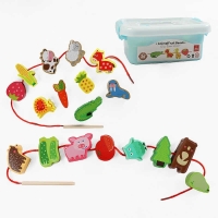 Дерев’яна шнурівка С 74432 (36) фігурки з тваринами, фруктами й овочами, декілька шнурків з дерев’яним краєм, в боксі